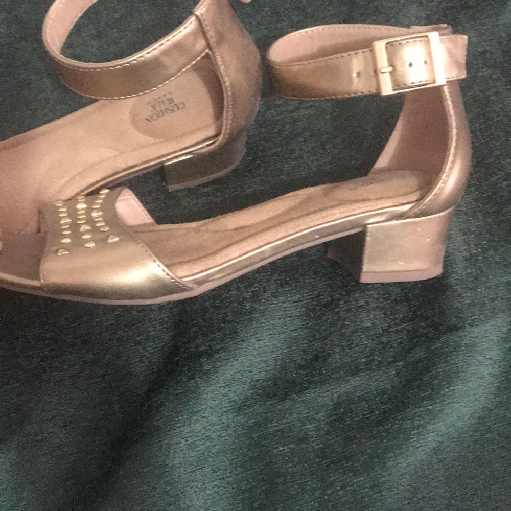 Heels - Picture 2 of 2